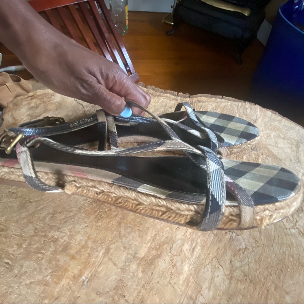 Burberry strapped espadrilles sandals - Picture 7 of 10